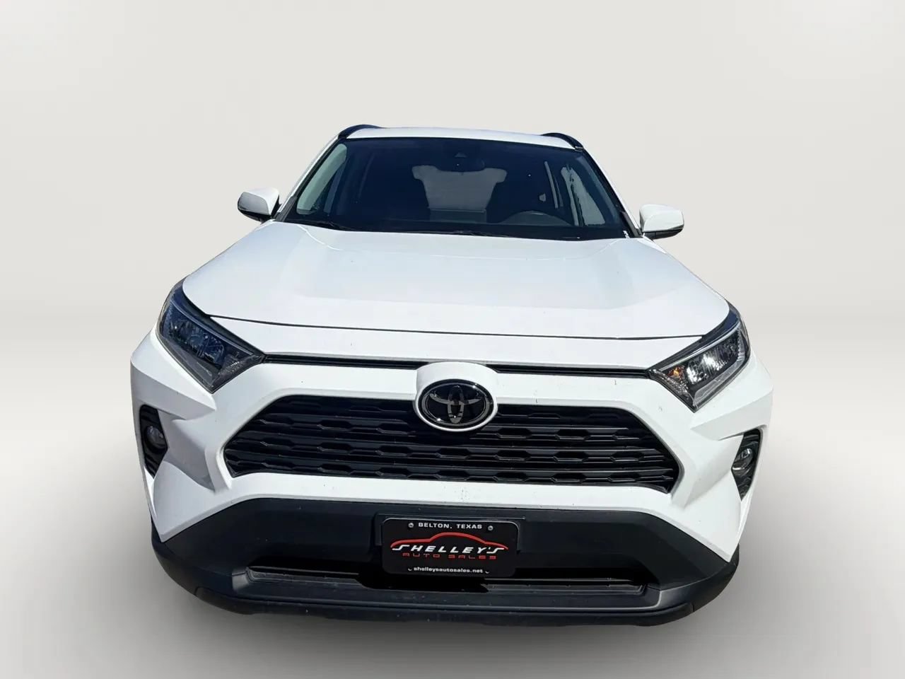 Used 2020 Toyota RAV4 XLE w/ Carpet Mat Package AWD/4WD image 4