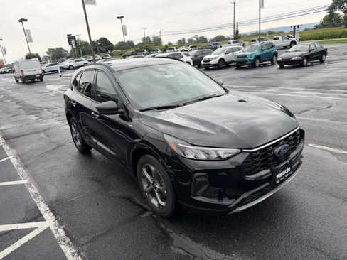 Used 2023 Ford Escape ST-Line w/ Tech Pack #1 AWD/4WD image 2