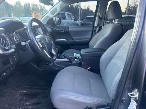Used 2016 Toyota Tacoma SR5 image 5