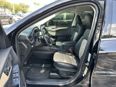 Used 2022 Ford Escape Titanium w/ Titanium Elite Package AWD/4WD image 2