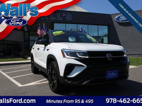 Used 2024 Volkswagen Taos SE AWD/4WD image 3