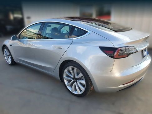 Used 2018 Tesla Model 3 Long Range RWD image 9
