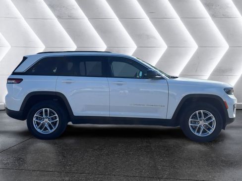 Used 2025 Jeep Grand Cherokee Laredo X RWD image 8