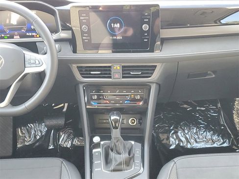 New 2026 Volkswagen Taos SE image 16