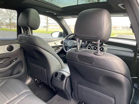 Used 2019 Mercedes-Benz GLC 300 4MATIC w/ Premium Package image 22