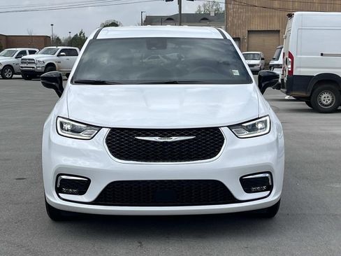 New 2026 Chrysler Pacifica Select image 2