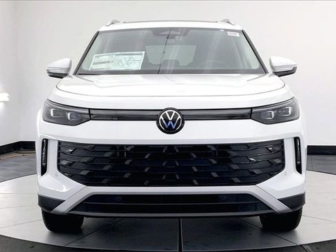 New 2026 Volkswagen Tiguan SE image 3