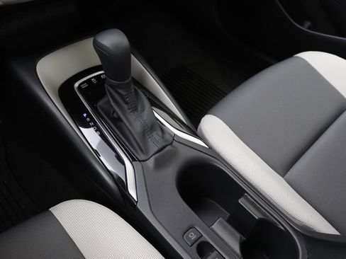 Used 2025 Toyota Corolla LE FWD image 18