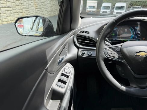 Used 2017 Chevrolet Volt Premier w/ Driver Confidence II Package FWD image 16