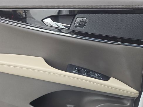 Used 2023 Lincoln Nautilus FWD w/ Premium Package image 23