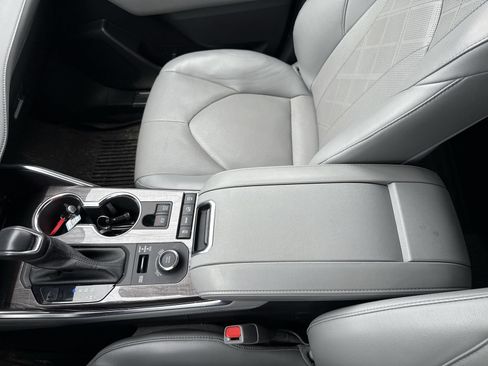 Used 2022 Toyota Highlander Platinum AWD/4WD image 23
