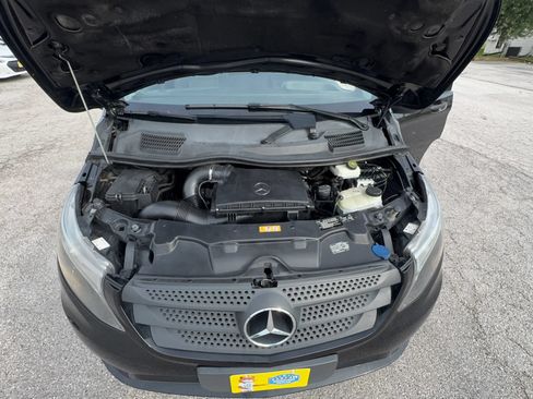 Used 2018 Mercedes-Benz Metris Passenger image 23