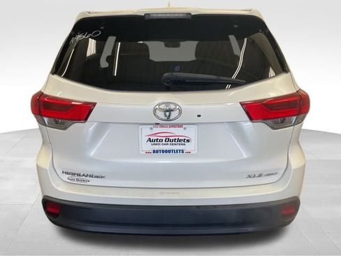 Used 2019 Toyota Highlander XLE image 5