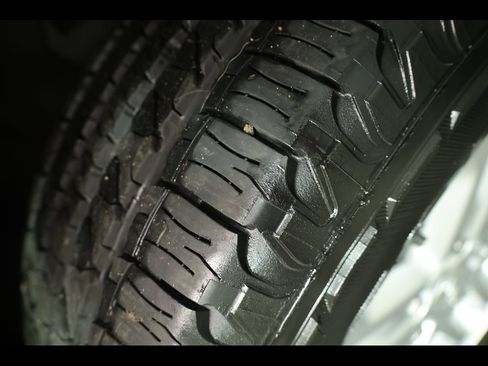 Used 2023 Jeep Grand Cherokee Laredo image 6