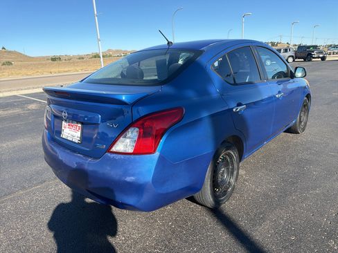 Used 2013 Nissan Versa SV FWD image 5