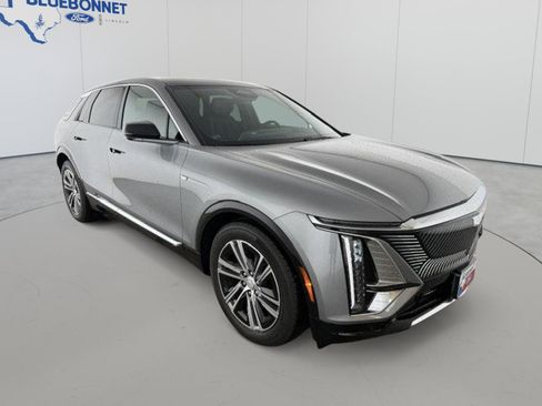 Used 2025 Cadillac Lyriq Luxury RWD image 3