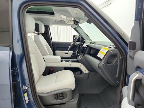 New 2026 Land Rover Defender 110 X-Dynamic SE image 18