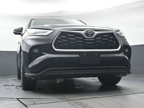 Used 2023 Toyota Highlander XLE image 34