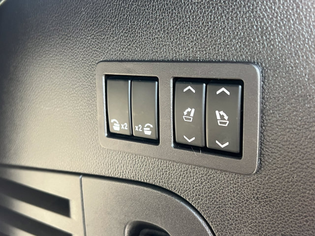 Used 2018 GMC Yukon Denali w/ Enhanced Security Package AWD/4WD image 40