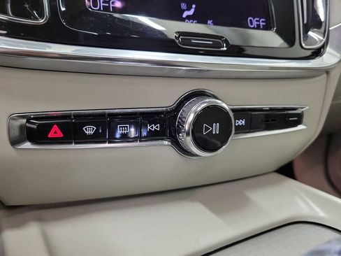 Used 2022 Volvo S60 B5 Inscription image 30