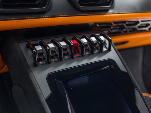 Used 2023 Lamborghini Huracan Tecnica image 32