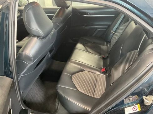 Used 2019 Toyota Camry SE w/ Carpet Mat Package FWD image 18