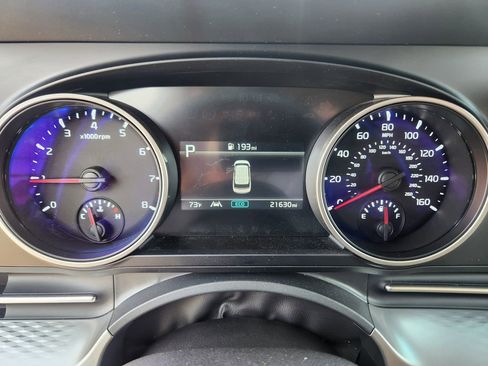 Certified 2024 Kia Carnival LX image 13