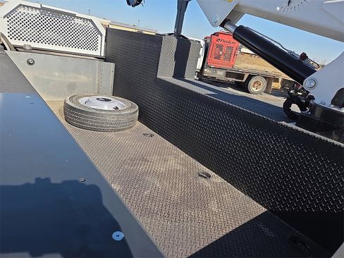 New 2025 Ford F550 XL w/ XL Chrome Package image 9