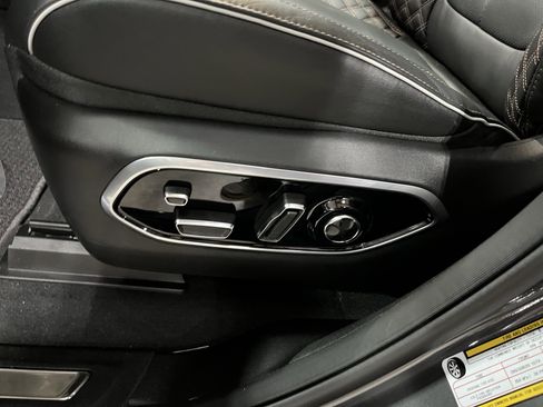 New 2025 Jeep Grand Cherokee L Summit w/ Luxury Tech Group V AWD/4WD image 16