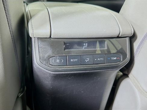 Used 2020 Toyota Highlander Limited AWD/4WD image 25
