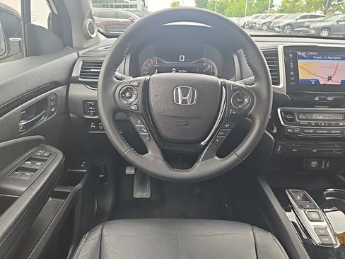 Used 2017 Honda Pilot Touring image 45
