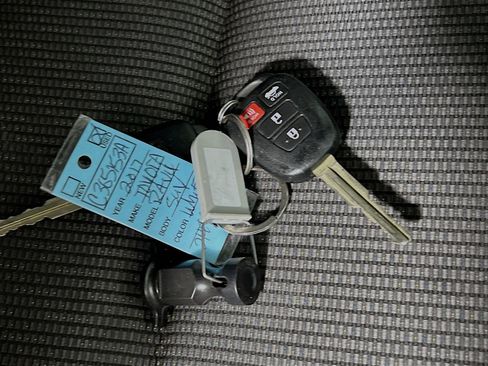 Used 2017 Toyota Corolla SE image 35