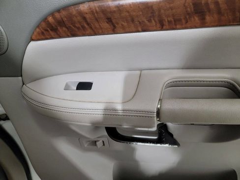 Used 2010 Nissan Armada Titanium w/ DVD Entertainment Pkg image 18