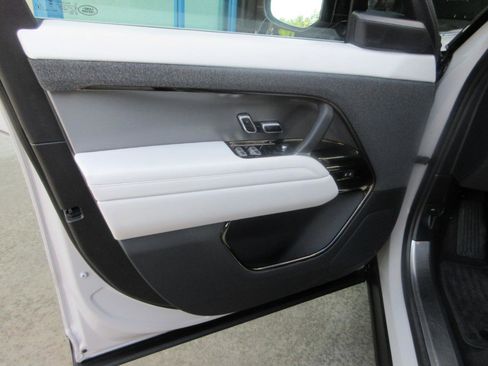 Used 2024 Land Rover Range Rover Sport SE image 5