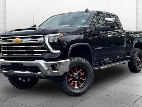 Used 2024 Chevrolet Silverado 2500 LTZ AWD/4WD image 13