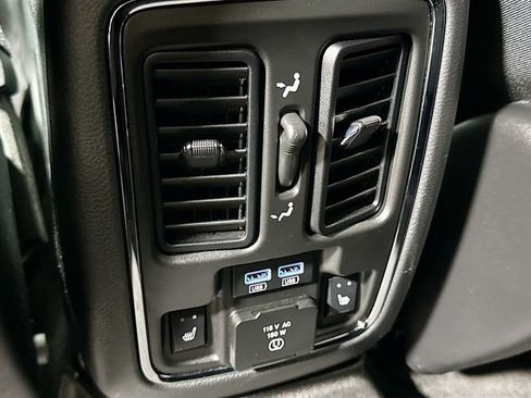 Used 2018 Jeep Grand Cherokee Limited w/ Luxury Group II image 28