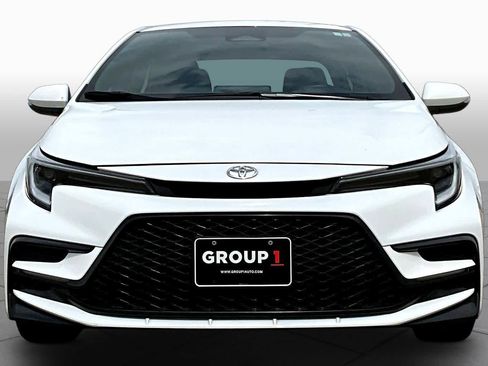 Used 2024 Toyota Corolla SE w/ SE Premium Package image 4
