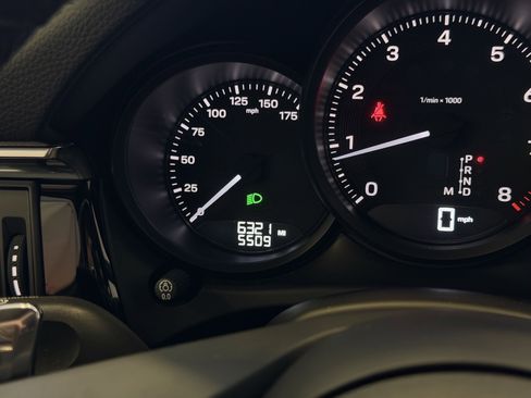 Certified 2025 Porsche Macan image 22