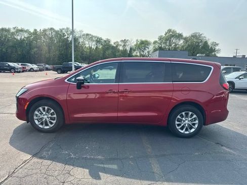 Used 2027 Chrysler Pacifica Select AWD/4WD image 5