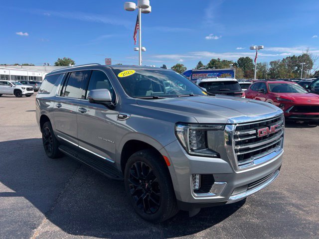 Used 2023 GMC Yukon XL SLT w/ SLT Premium Package AWD/4WD image 3
