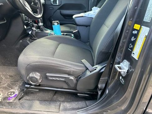 Used 2021 Jeep Gladiator Sport AWD/4WD image 11