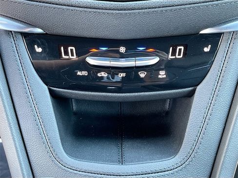 New 2025 Cadillac XT6 Luxury image 15