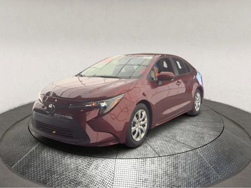 Used 2023 Toyota Corolla LE image 3