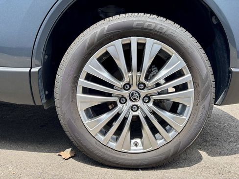 Used 2022 Toyota Venza Limited AWD/4WD image 36