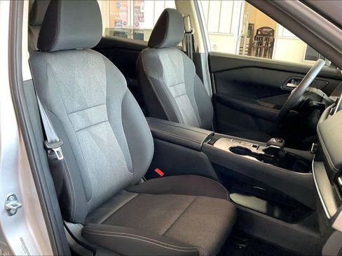 Used 2025 Nissan Rogue SV image 21