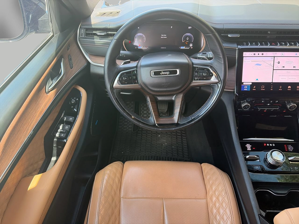 Used 2023 Jeep Grand Cherokee Summit AWD/4WD image 11