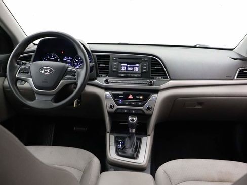 Used 2017 Hyundai Elantra SE image 6