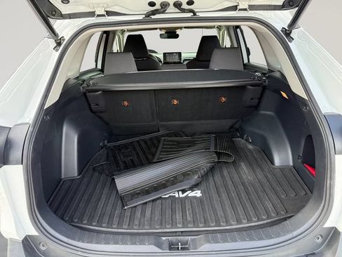 Used 2019 Toyota RAV4 XLE w/ Convenience Package AWD/4WD image 19