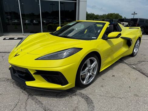 Used 2021 Chevrolet Corvette Stingray w/ Z51 Performance Package image 3
