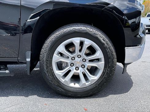 Used 2022 Chevrolet Silverado 1500 LTZ w/ LTZ Premium Package AWD/4WD image 9